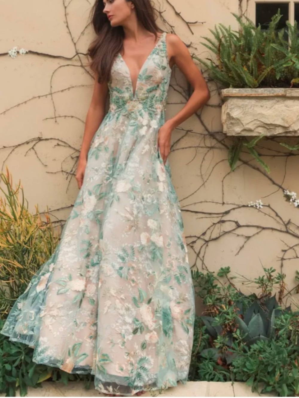 Mac Duggal Floral Embroidered Gown Size 4 Beaded Mesh Formal Dress 79329